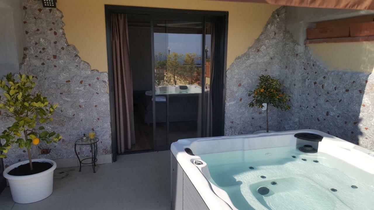 Maison De Charme Taormina With Private Jacuzzi Apartment Ngoại thất bức ảnh